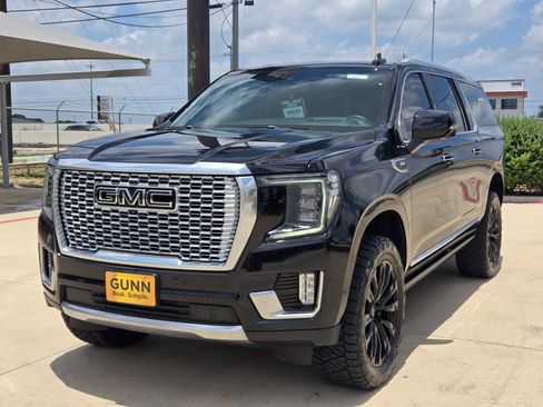 Used 2023 GMC Yukon XL Denali AWD/4WD image 3