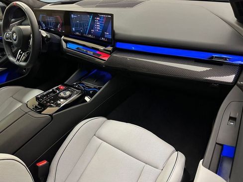 Used 2025 BMW M5 Base w/ Carbon Package image 6