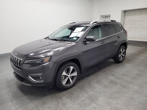Used 2019 Jeep Cherokee Limited w/ Luxury Group image 2