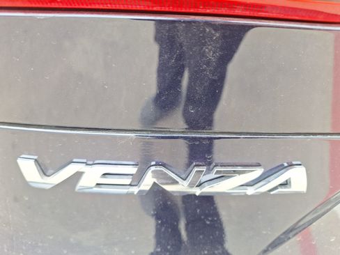 Used 2024 Toyota Venza LE image 12