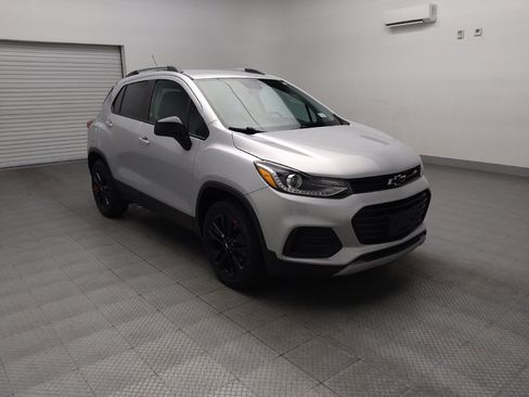 Used 2020 Chevrolet Trax LT w/ Redline Edition AWD/4WD image 13