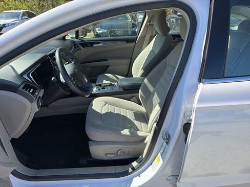 Used 2019 Ford Fusion SE image 7