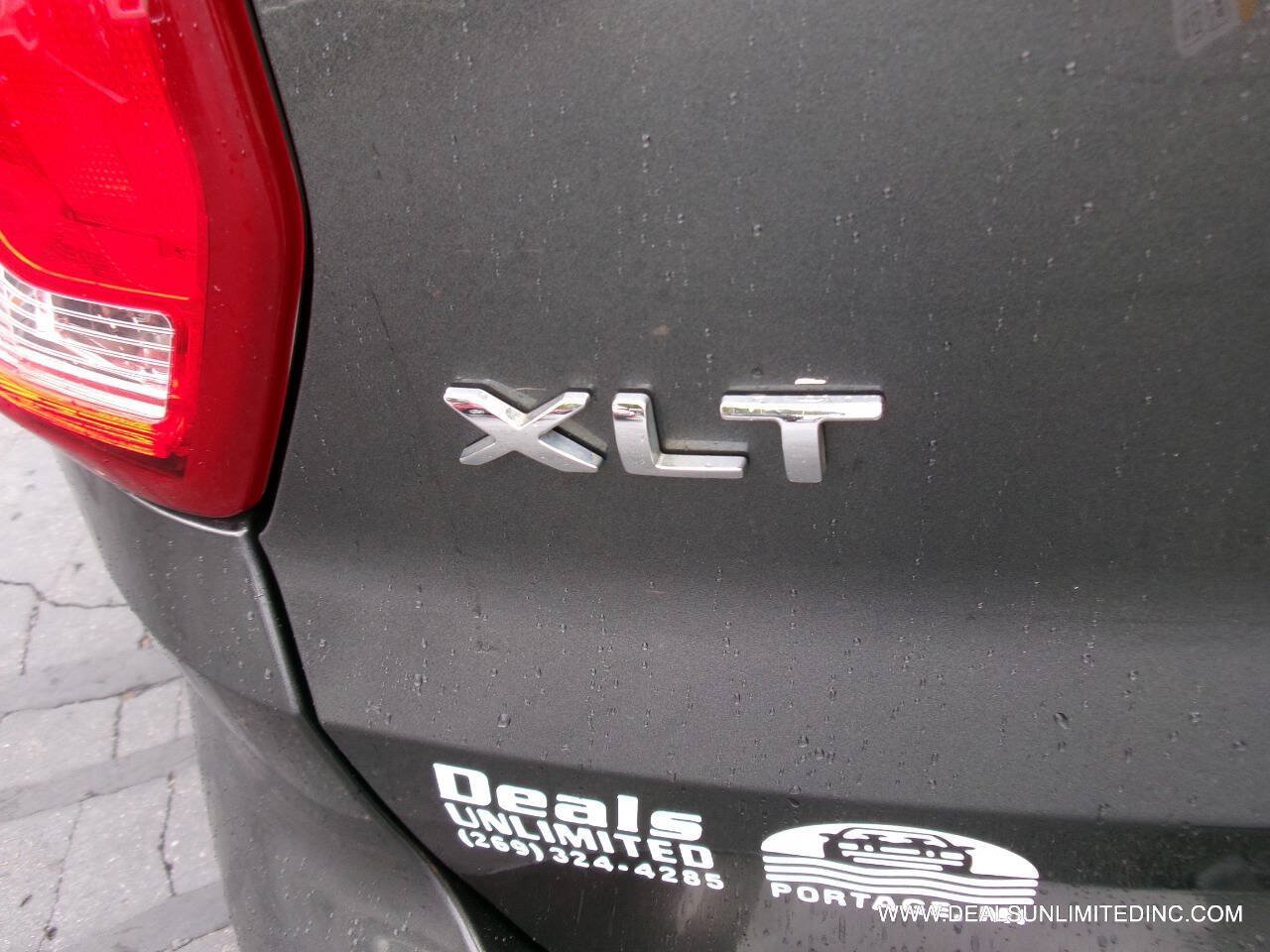 Used 2017 Ford Explorer XLT w/ Equipment Group 202A AWD/4WD image 6