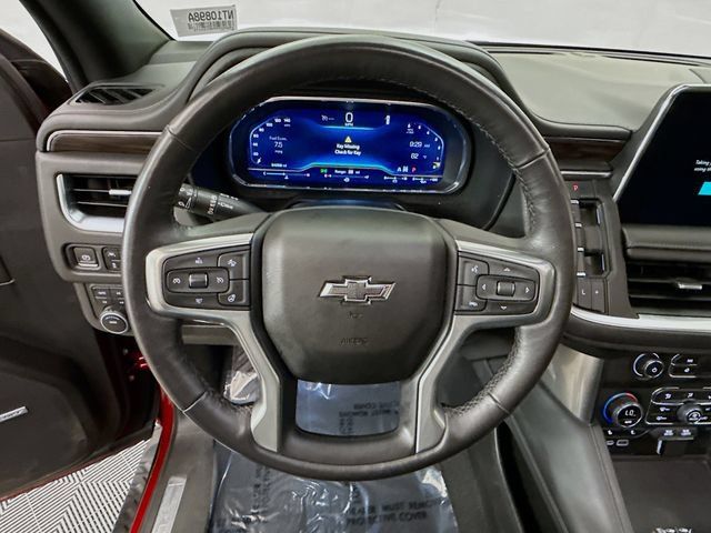 Used 2022 Chevrolet Tahoe Z71 w/ Luxury Package AWD/4WD image 12