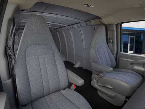 New 2025 Chevrolet Express 3500 Extended image 16