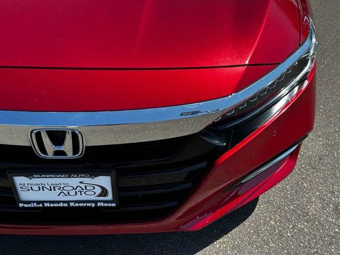 Used 2018 Honda Accord Touring image 5