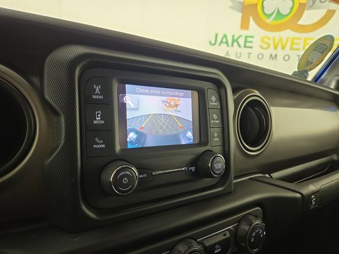 Used 2021 Jeep Gladiator Sport image 21