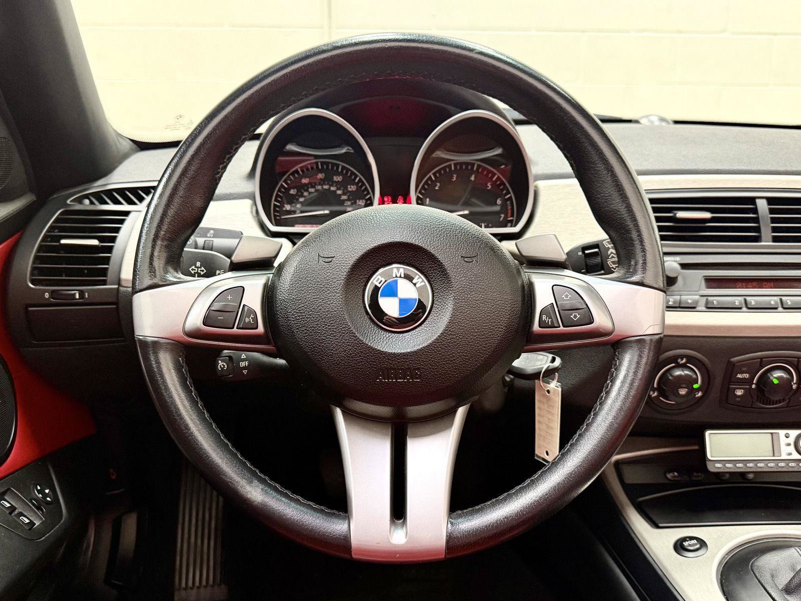 Used 2005 BMW Z4 3.0i RWD image 21