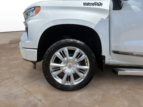 Used 2022 Chevrolet Silverado 1500 High Country w/ High Country Premium Package AWD/4WD image 31