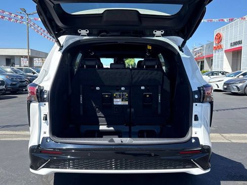 New 2026 Toyota Sienna XSE FWD image 14