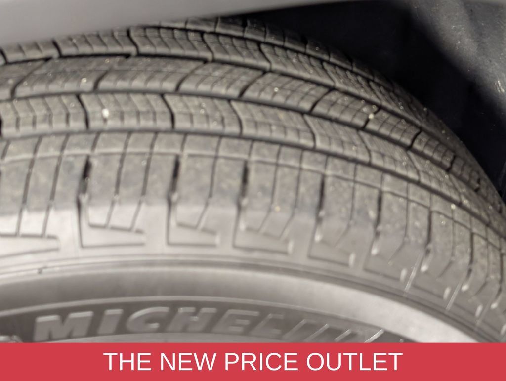 Used 2025 Jeep Grand Cherokee Limited AWD/4WD image 9