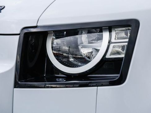 Used 2023 Land Rover Defender 110 S image 7