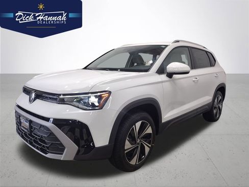 New 2025 Volkswagen Taos SE image 1