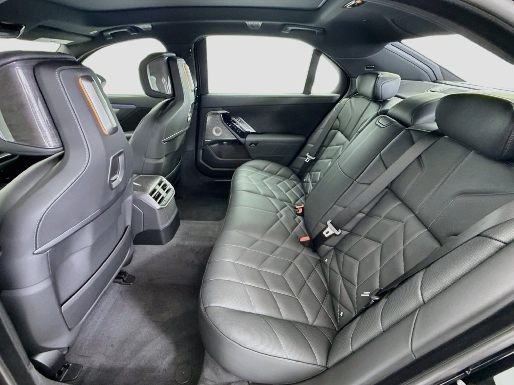 New 2027 BMW 740i w/ Premier Package RWD image 20