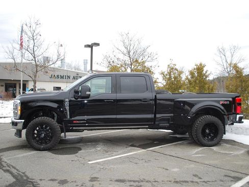 Used 2023 Ford F350 Lariat w/ Lariat Ultimate Package image 3