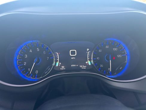 Used 2020 Chrysler Pacifica Touring w/ Advanced Safetytec Group image 19