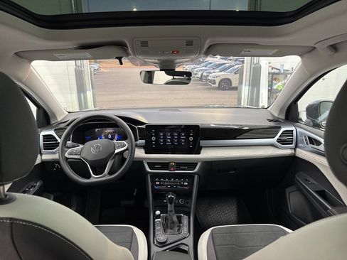 New 2026 Volkswagen Taos SE image 18