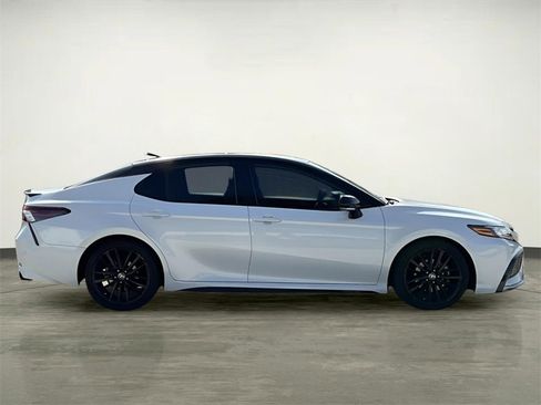 Used 2022 Toyota Camry XSE image 11