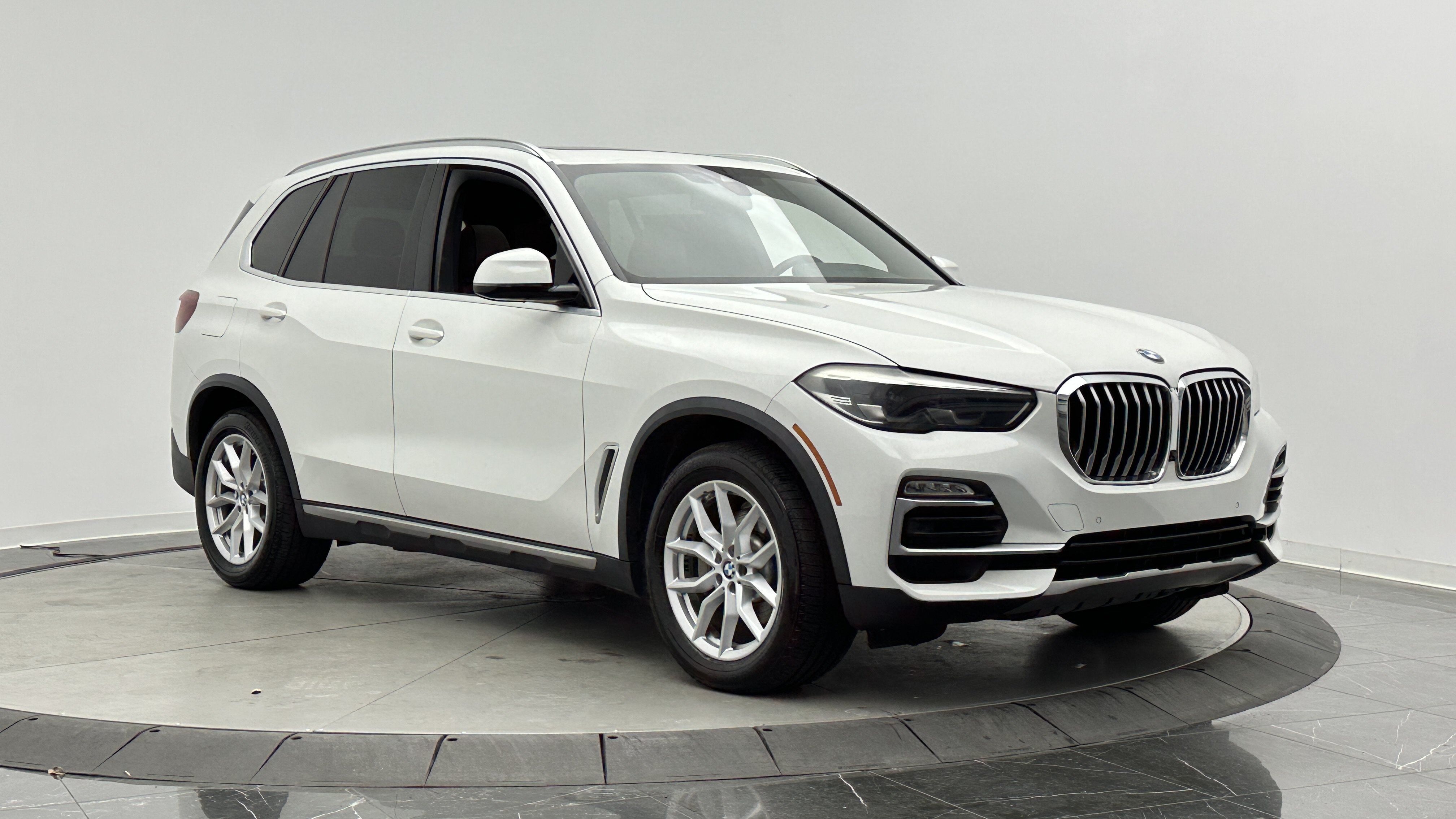 Used 2019 BMW X5 xDrive40i w/ Convenience Package AWD/4WD image 3