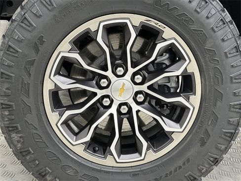 Used 2022 Chevrolet Colorado ZR2 image 10