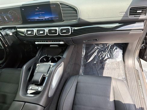 Used 2024 Mercedes-Benz GLS 450 4MATIC image 18