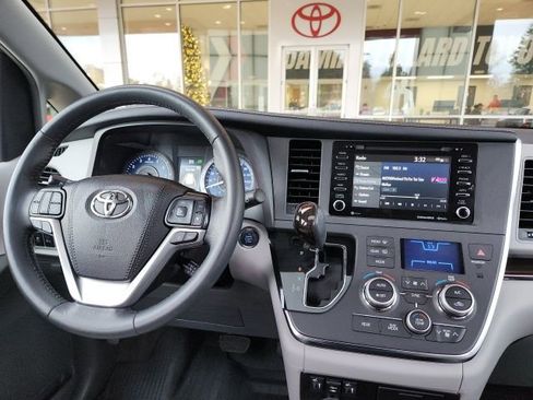 Certified 2019 Toyota Sienna XLE Premium image 21