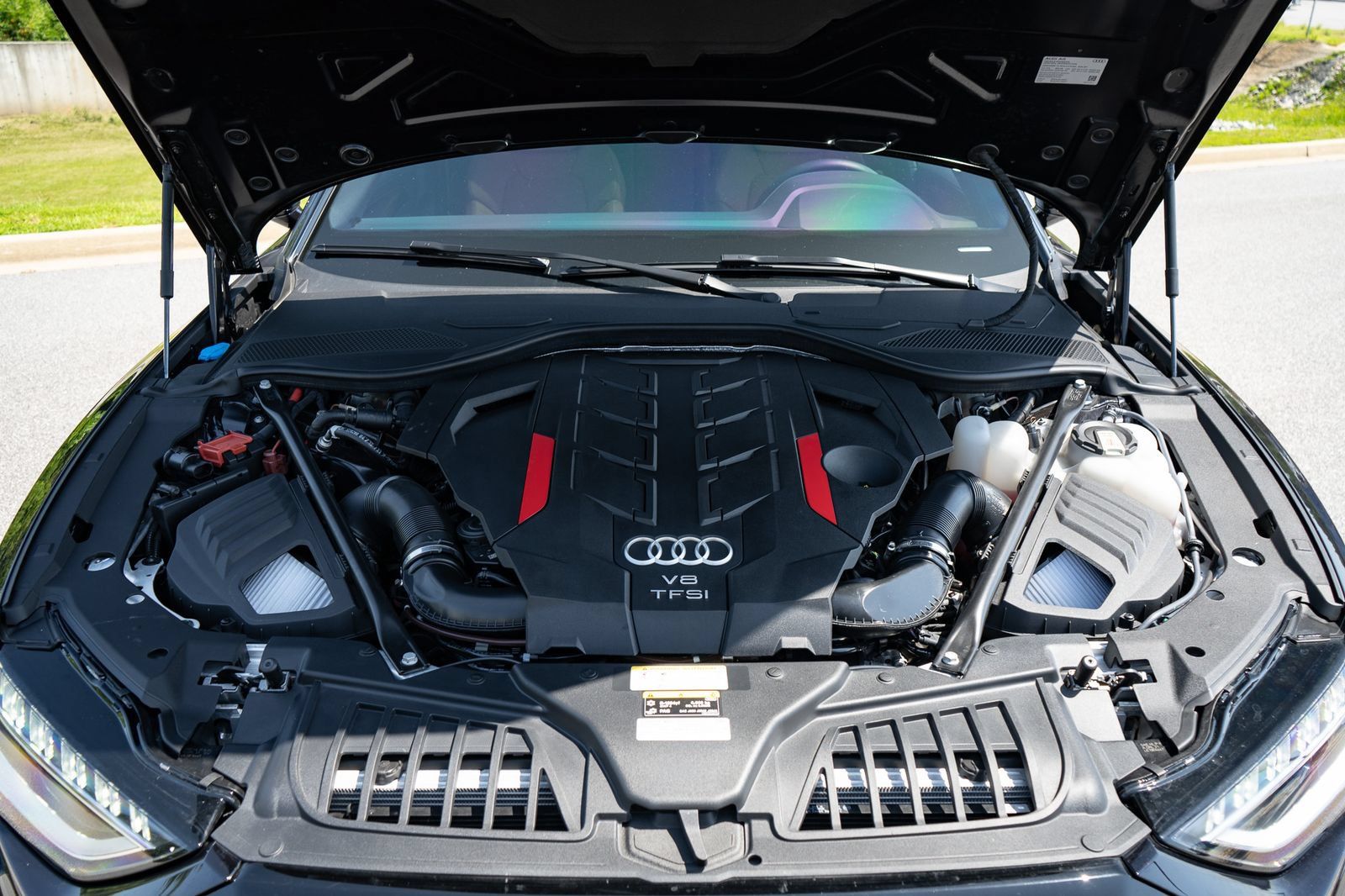Used 2024 Audi S8 AWD/4WD image 43