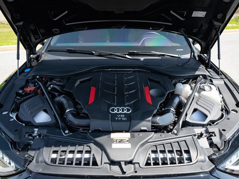 Used 2024 Audi S8 AWD/4WD image 43