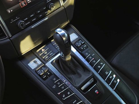 Used 2018 Porsche Macan S image 20