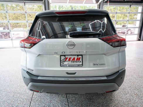 Used 2023 Nissan Rogue SV AWD/4WD image 3