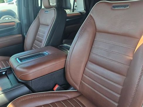 Used 2023 GMC Yukon Denali Ultimate AWD/4WD image 16