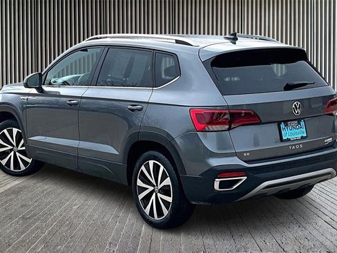 Used 2024 Volkswagen Taos SE image 2