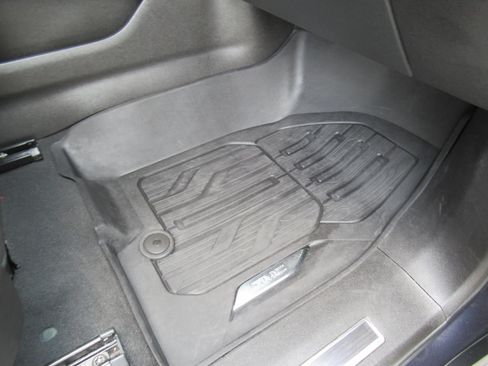 Used 2024 GMC Yukon AT4 w/ Technology Package AWD/4WD image 32