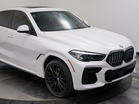 Used 2022 BMW X6 M50i image 12