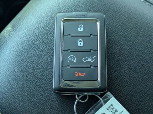 Used 2022 Jeep Grand Cherokee Limited w/ Luxury Tech Group II RWD image 36