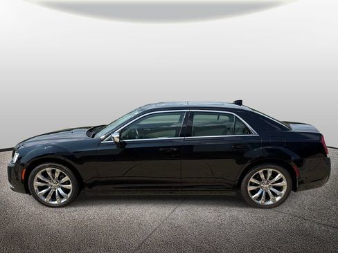 Used 2021 Chrysler 300 Touring L RWD image 3