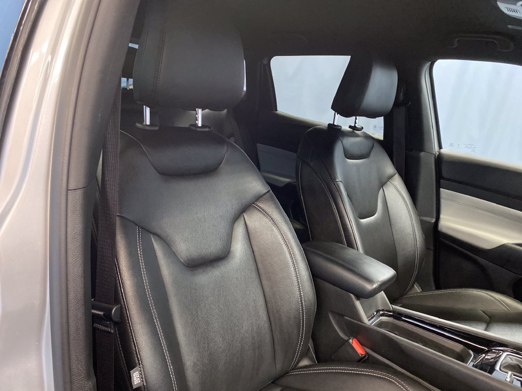 Certified 2025 Jeep Compass Limited AWD/4WD image 42