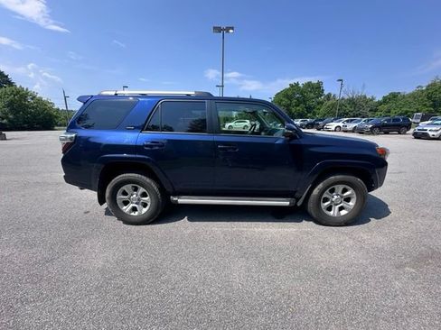 Used 2022 Toyota 4Runner SR5 Premium w/ Moonroof Package AWD/4WD image 2