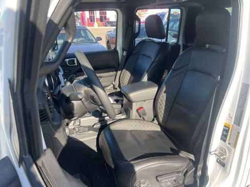 Certified 2023 Jeep Gladiator Overland AWD/4WD image 17