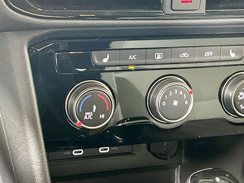 Used 2023 Volkswagen Taos SE image 19