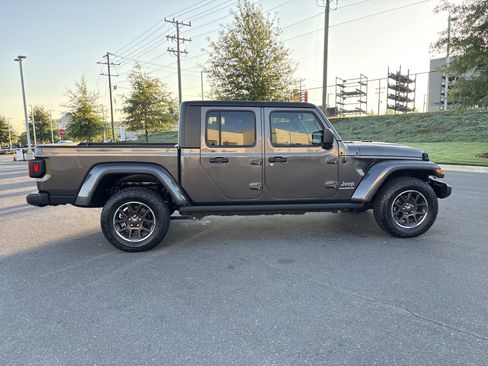 Used 2023 Jeep Gladiator Overland AWD/4WD image 10