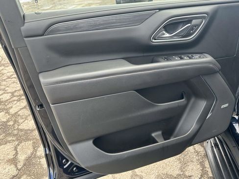 Used 2023 GMC Yukon SLT w/ SLT Premium Package image 19