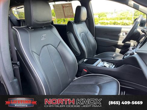 Used 2025 Chrysler Pacifica Limited FWD image 28