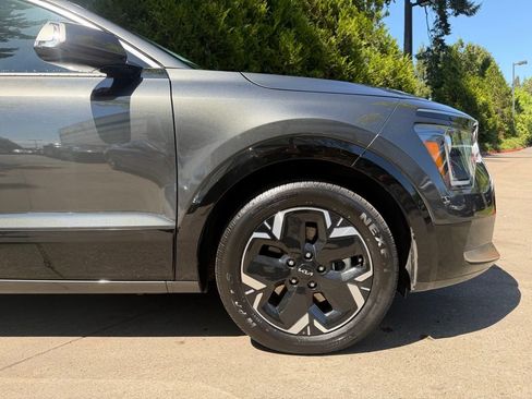 Used 2024 Kia Niro Wind w/ Wind Preserve Package FWD image 3