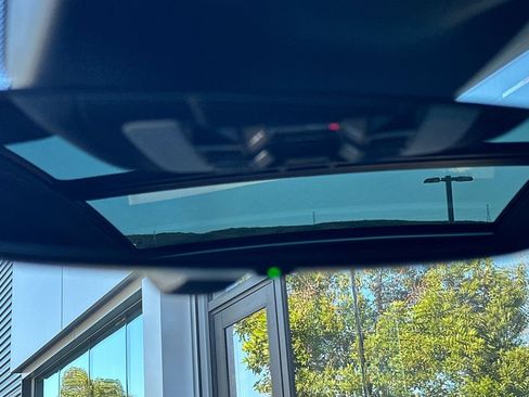 New 2026 Porsche Macan image 22