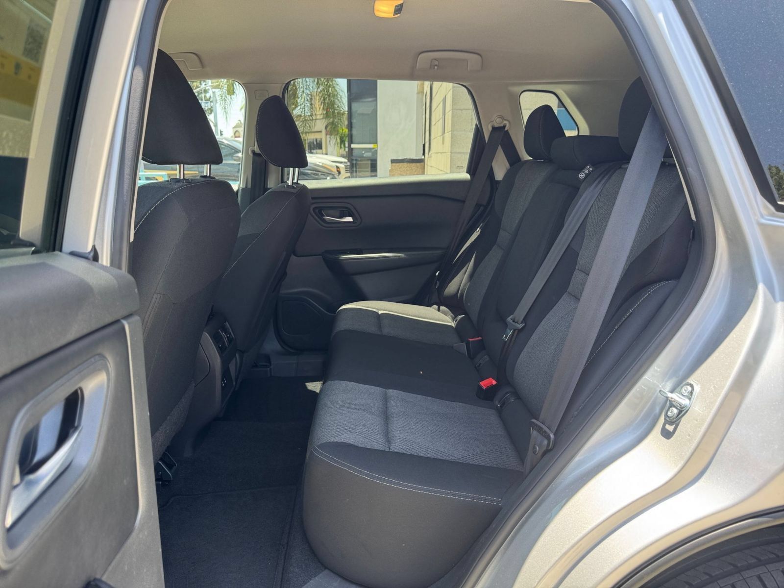 Used 2025 Nissan Rogue SV FWD image 27