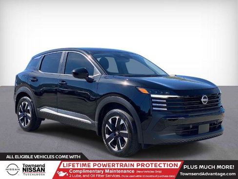 Certified 2025 Nissan Kicks SV AWD/4WD image 1