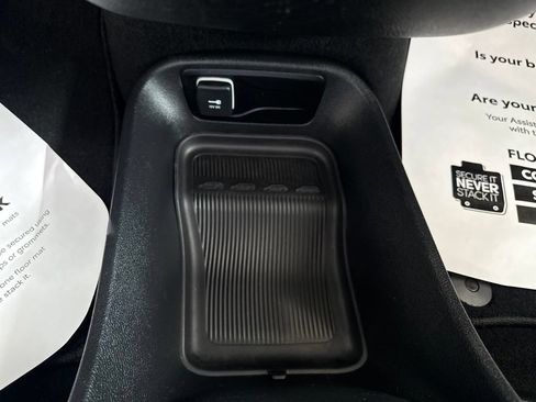 Used 2025 Chrysler Pacifica Select FWD image 35