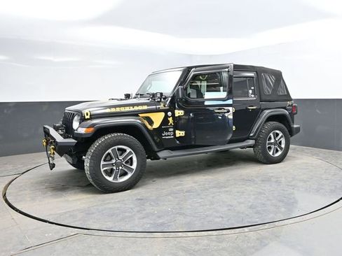 Used 2021 Jeep Wrangler Unlimited Sahara w/ Uconnect 4C Nav & Sound Group AWD/4WD image 9