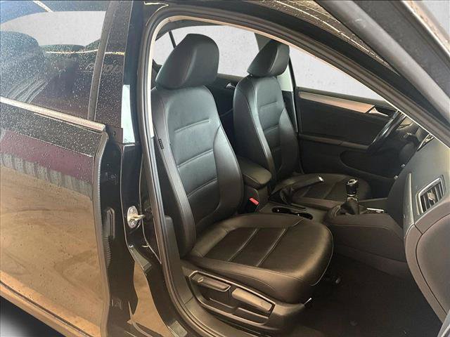 Used 2017 Volkswagen Jetta SE FWD image 9